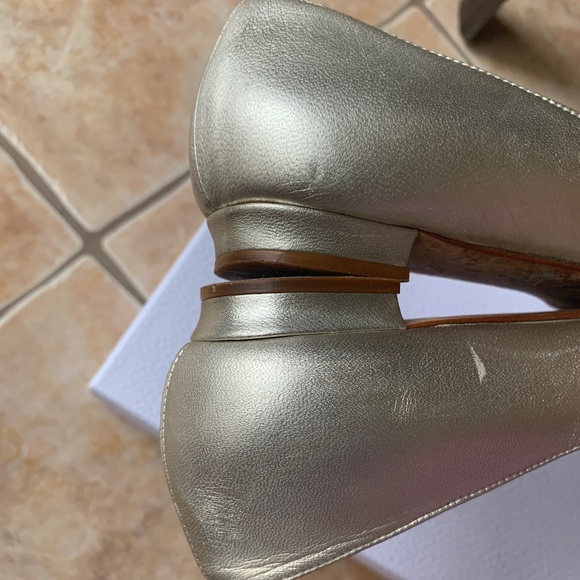 Manolo Blahnik Metallic Platinum Leather Flats - Picture 9 of 16